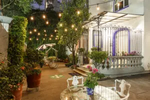 Hotel_Casa_Gonzalez_patio_frente_iluminado